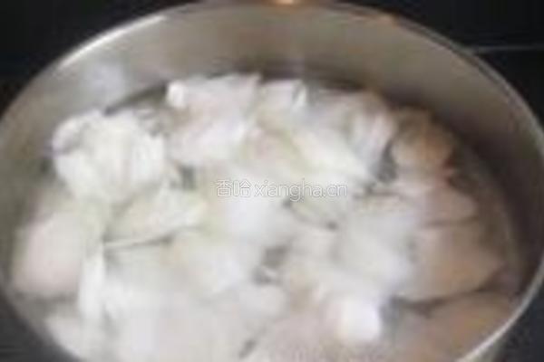 咸肉片炒白菜帮子的做法图解2