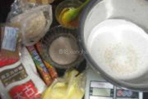 玉米肠肉桂面包卷的做法图解1