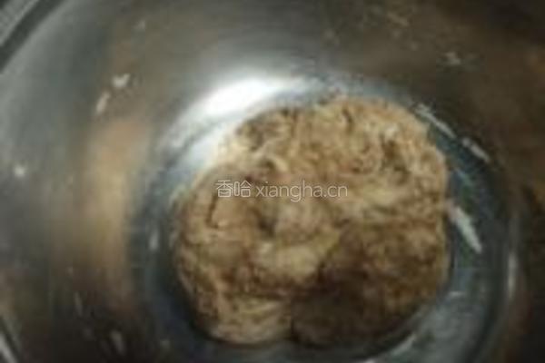 玉米肠肉桂面包卷的做法图解2
