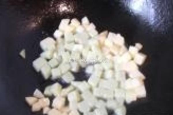 炒多彩丁的做法图解2