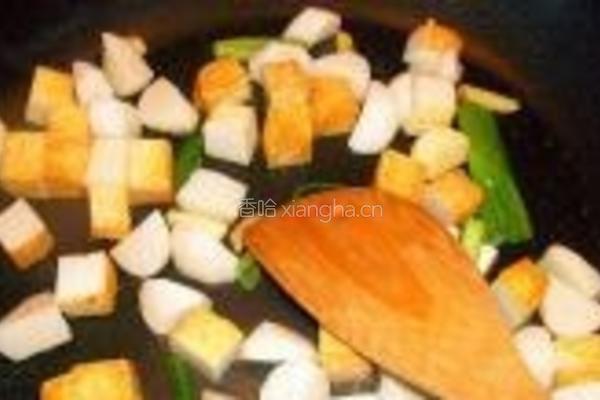 鱼丸鱼豆腐炒时蔬的做法图解3
