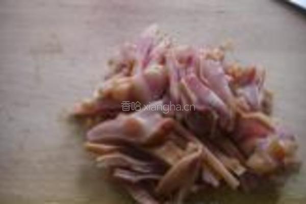 黄瓜拌猪耳的做法图解2
