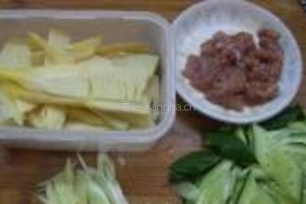 春笋黄瓜炒肉的做法图解3