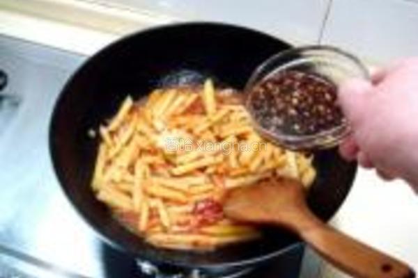 鱼香土豆炒什锦的做法图解6
