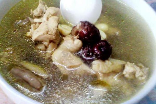 红枣莲子炖鸡汤