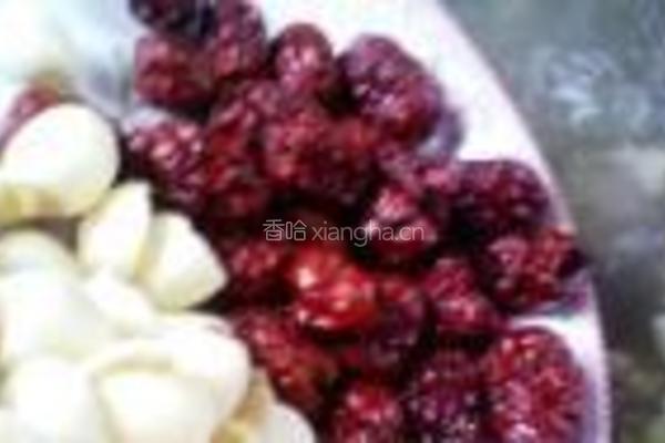 红枣莲子炖鸡汤的做法图解6