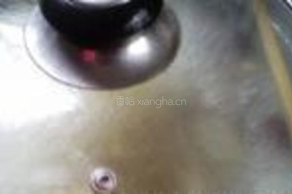红枣莲子炖鸡汤的做法图解7