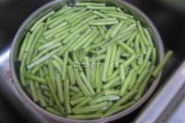 豆角烧鸭的做法图解2