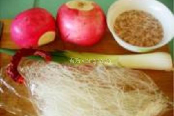 红萝卜炖粉丝的做法图解1