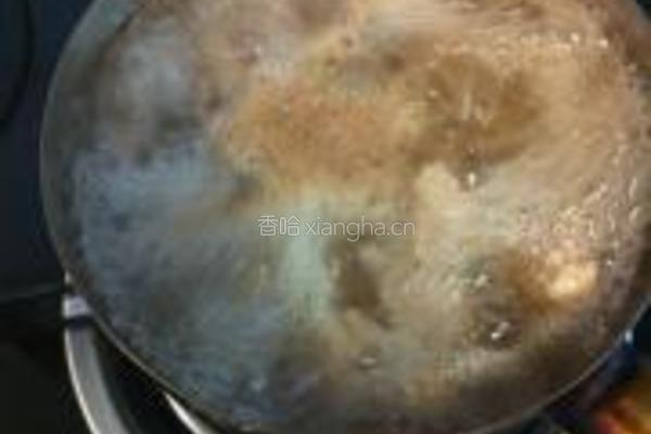 红烧带皮羊肉的做法图解3