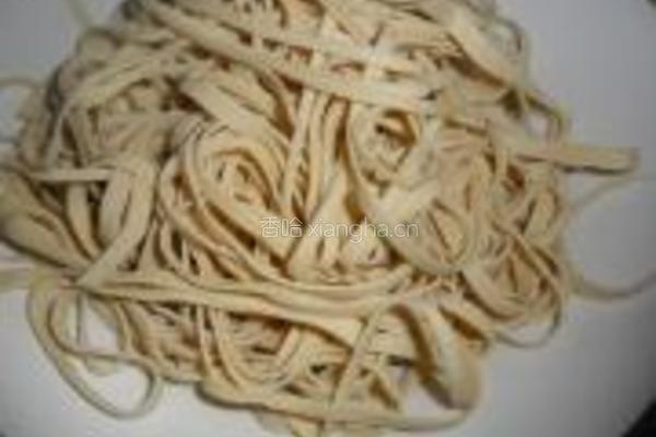 青椒炒豆腐皮的做法图解1