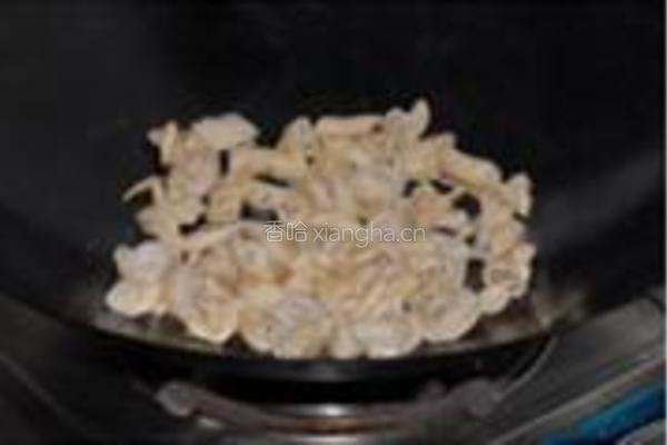 酸菜胡椒炒肥肠的做法图解7