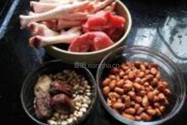 花生眉豆鸡脚汤的做法图解1