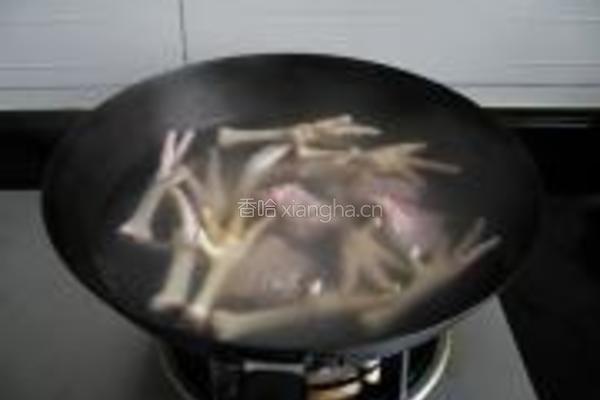 花生眉豆鸡脚汤的做法图解6