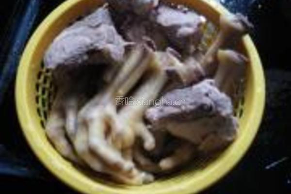 花生眉豆鸡脚汤的做法图解7