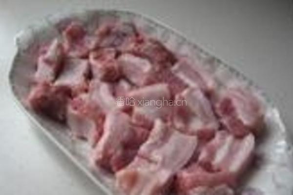 杏鲍菇搭上红烧肉的做法图解1
