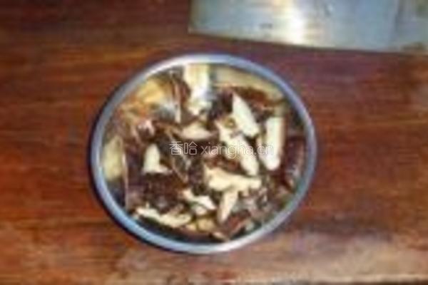 小白菜炒香菇的做法图解4
