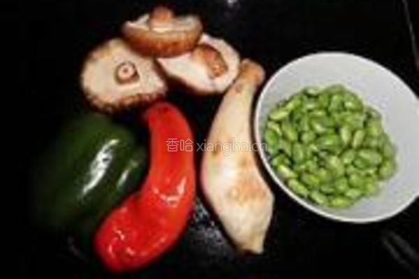 辣椒毛豆炒双菇的做法图解1