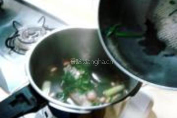 黄豆花生煲猪脚的做法图解9