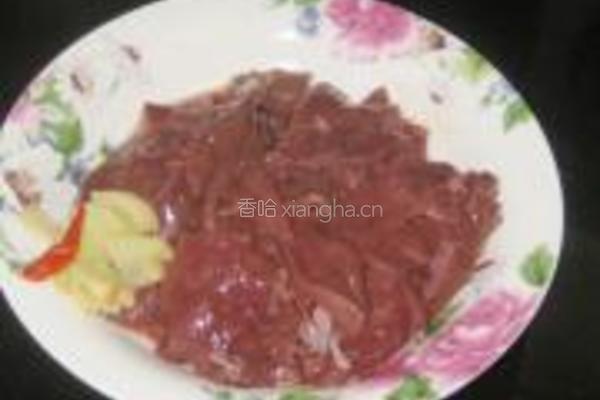青蒜炒羊肝的做法图解1