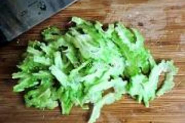 蜜汁苦瓜的做法图解3