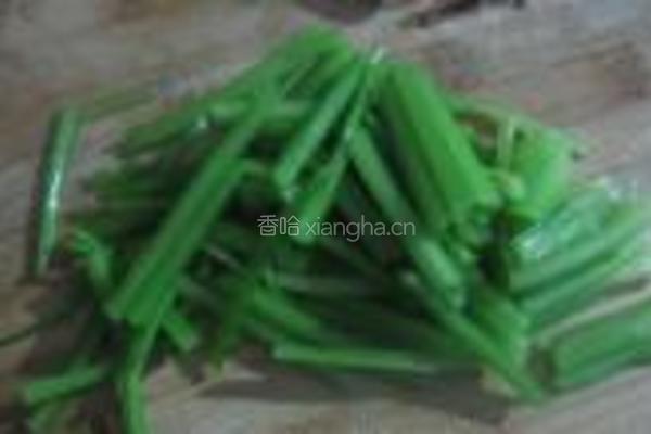 凉拌芹菜腐竹的做法图解3