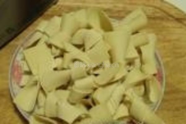 豆腐皮烧鸡块的做法图解3