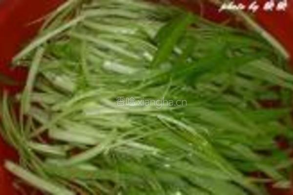 普宁豆酱炒空心菜的做法图解1