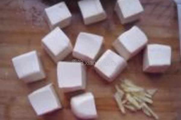 茼蒿鲫鱼豆腐汤的做法图解3
