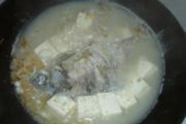 茼蒿鲫鱼豆腐汤的做法图解8