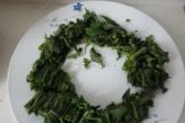 香椿皮蛋拌豆腐的做法图解1