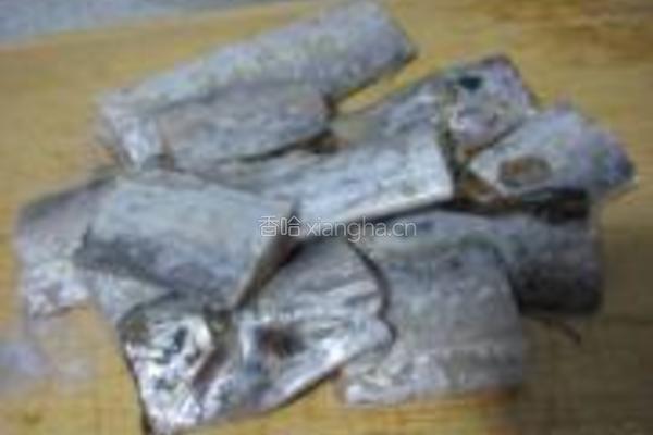 煎带鱼的做法图解1