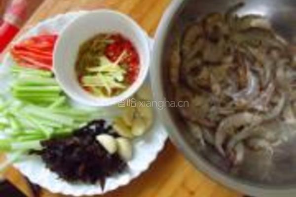 芹菜爆虾尾的做法图解1
