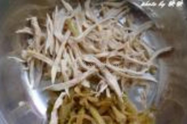 榨菜鸡丝拌金针菇的做法图解5
