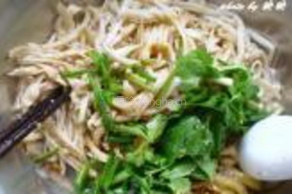 榨菜鸡丝拌金针菇的做法图解8