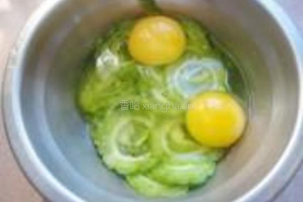 苦瓜圈煎蛋的做法图解3