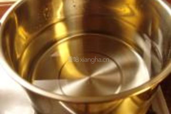 山楂馬蹄茯苓瘦肉湯的做法图解3