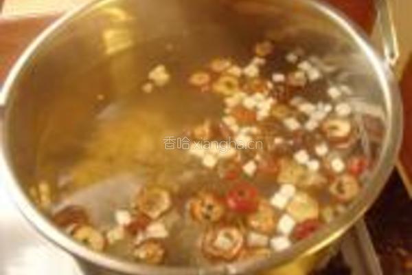 山楂馬蹄茯苓瘦肉湯的做法图解5