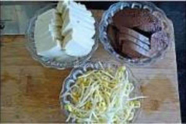 炖红白豆腐的做法图解1