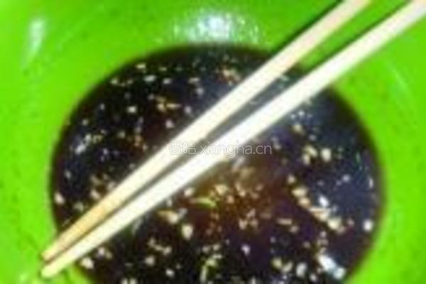 老醋辣根茼蒿的做法图解2