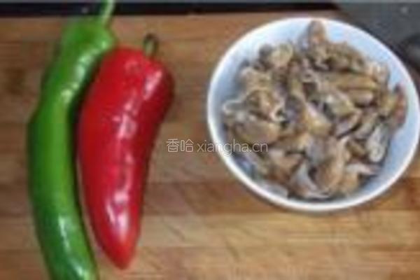 辣椒炒肥肠的做法图解1