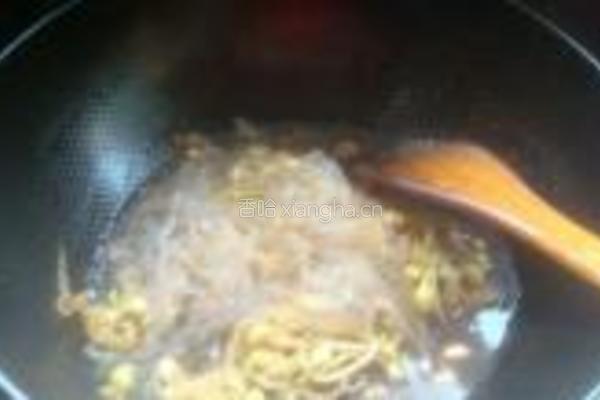 黄豆芽炖粉条的做法图解8