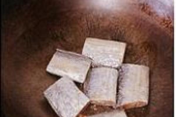 香辣煎带鱼的做法图解3