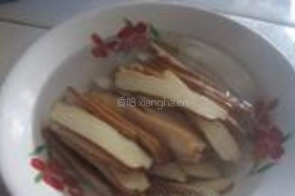 黄瓜拌香干的做法图解2