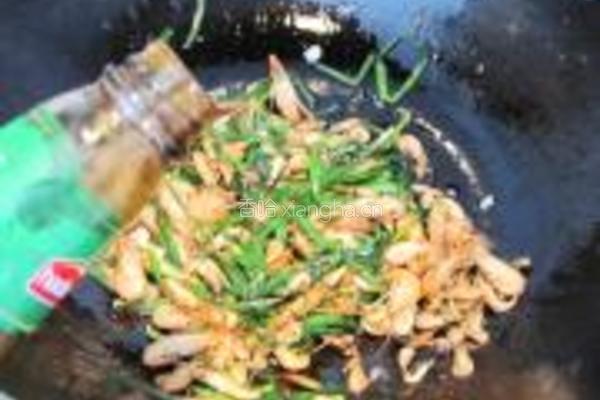 韭菜焖鲜河虾的做法图解5