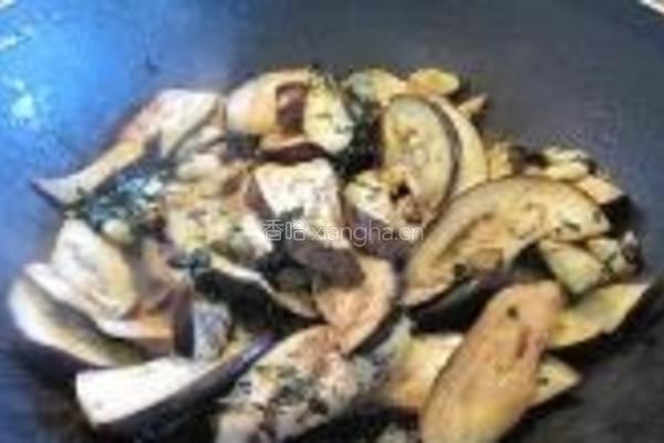 紫苏蒜头豆豉炒茄子的做法图解7