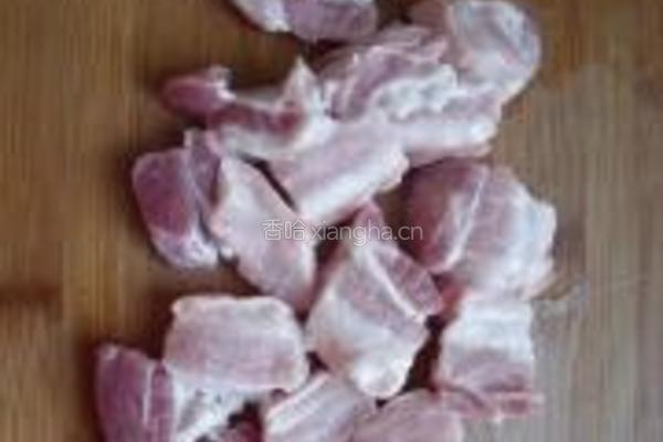 红烧肉炖蘑菇的做法图解1