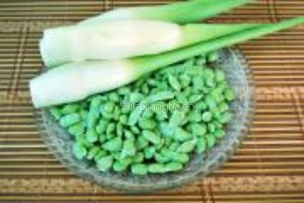 茭白炒毛豆籽的做法图解1
