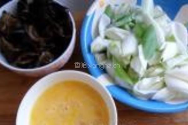 大葱木耳炒鸡蛋的做法图解1