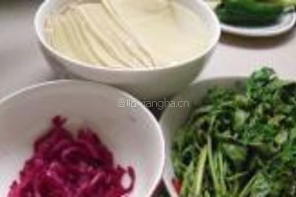 豆腐皮香椿卷的做法图解4